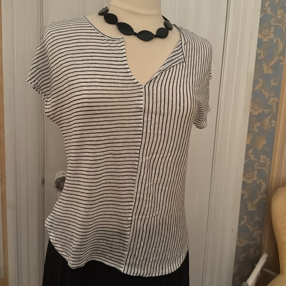 Three Dots Black and White Fitted Cap Sleeve Blouse